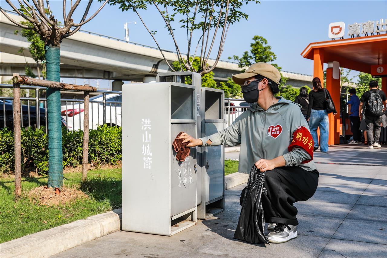 武汉3.4万人参与清洁家园行动，让城市更加洁净美丽