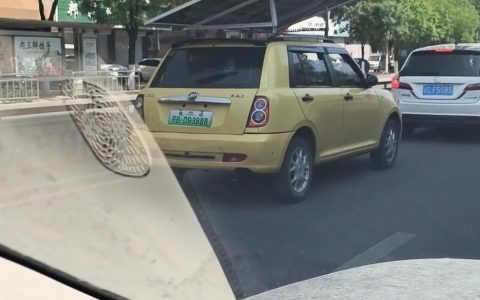 老头乐加装光伏板变成“永动机”？车管所：存在安全隐患，不能上路