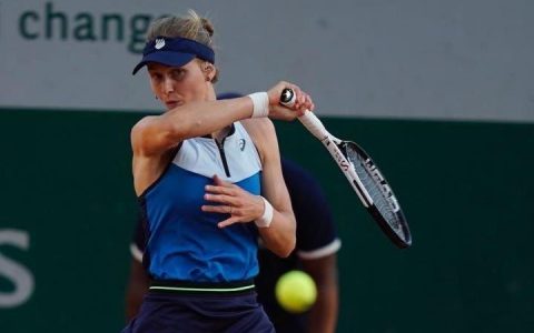 郑钦文法网第四轮将战萨姆索诺娃，此前交手记录郑钦文2胜3负