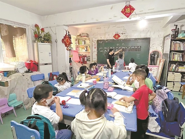 一次不舍的抉择  一场11年的坚守 她是100多个孩子的“妈妈”