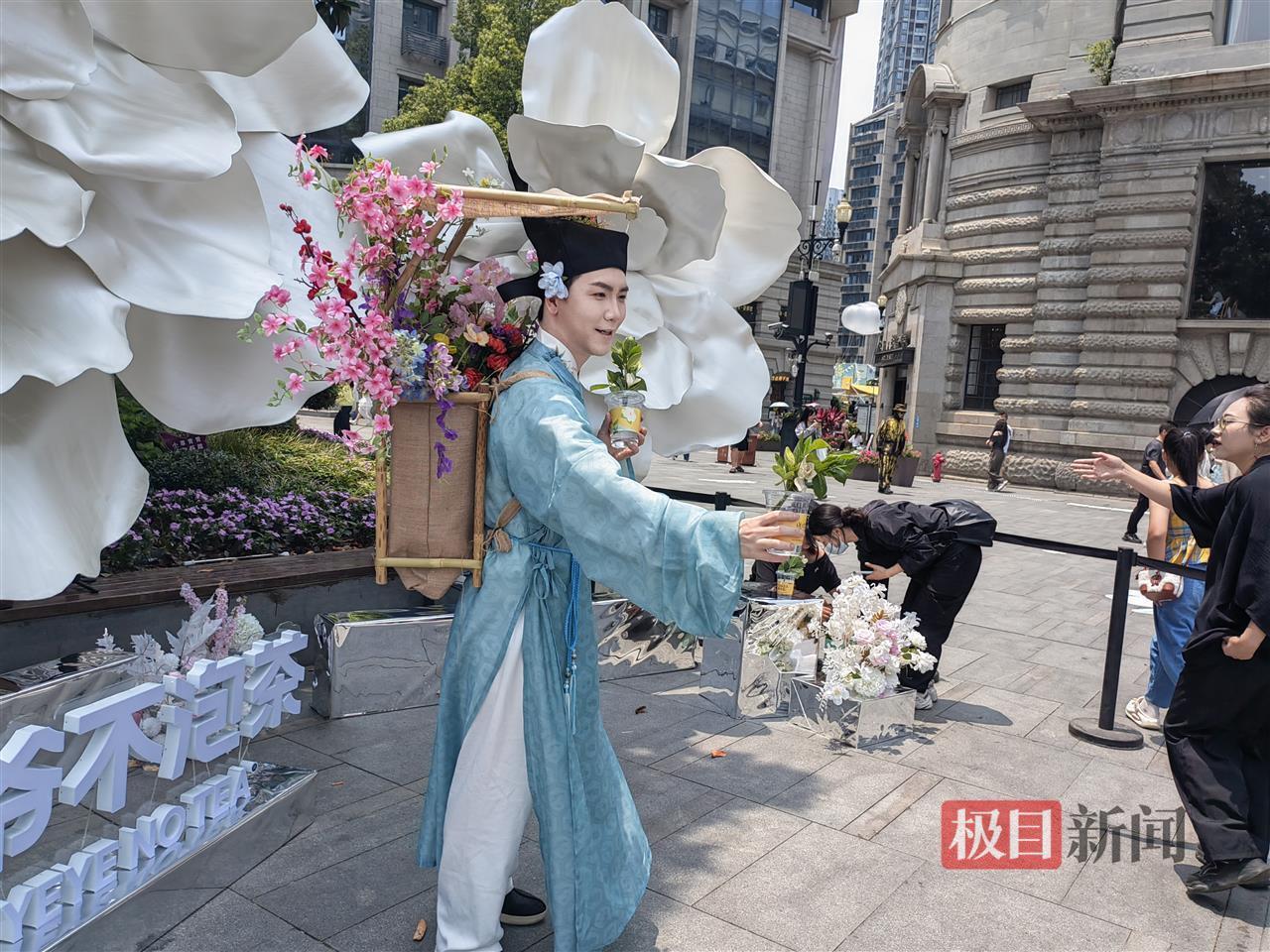武汉满城栀子花，全国多地游客免费领到了！