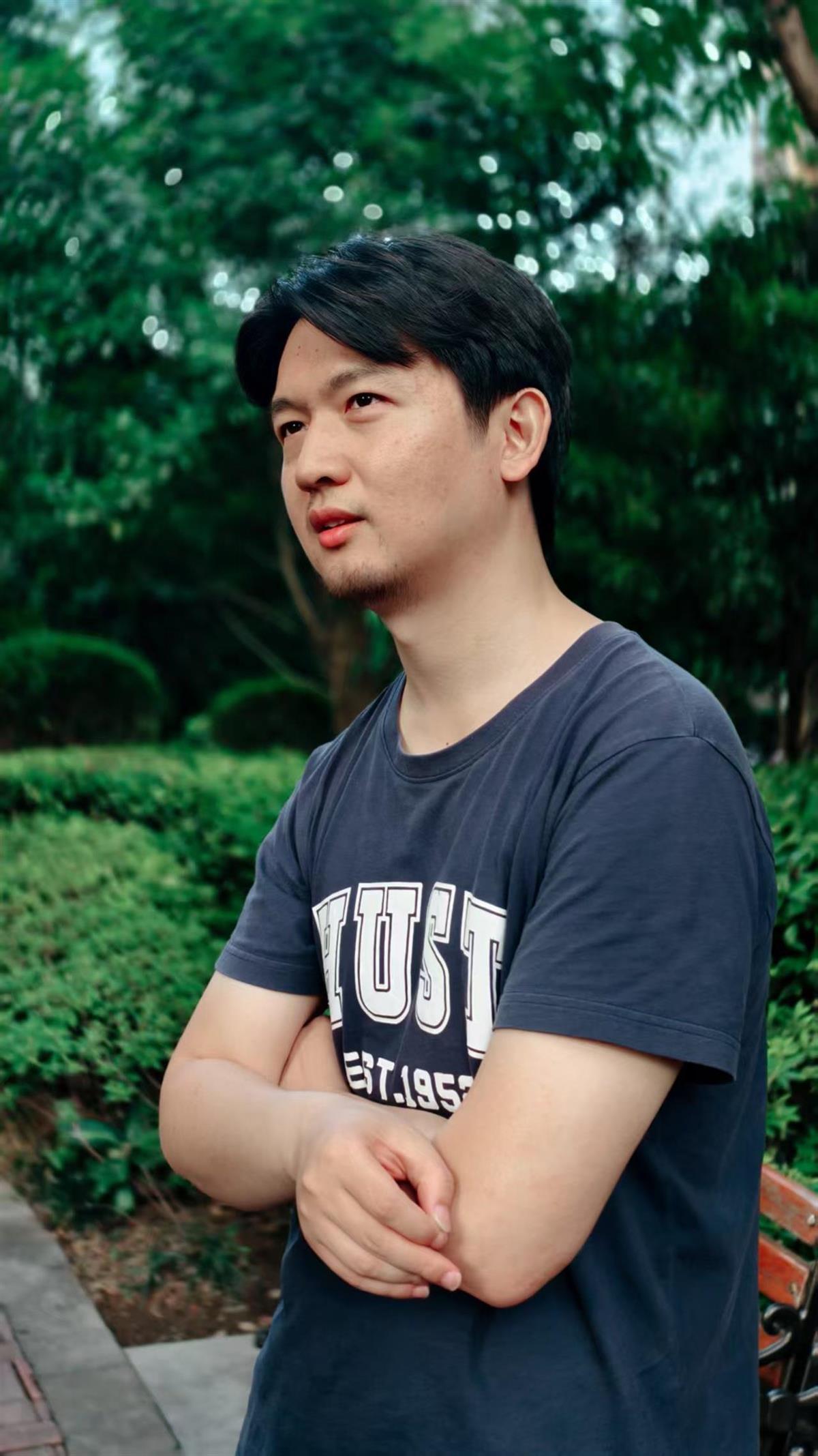 人民日报为他打CALL，爆火的“湖北伢”刘楚昕说：我终于有机会当众致谢去世的初恋女友！