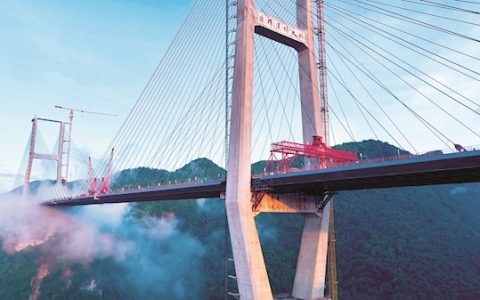 湖北首座“高速+省道”斜拉桥合龙