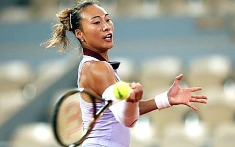 重返巴黎奥运夺冠福地 郑钦文轻松晋级法网第二轮