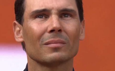 法网致敬“红土之王”，将纳达尔的脚印刻在球场，永远留存