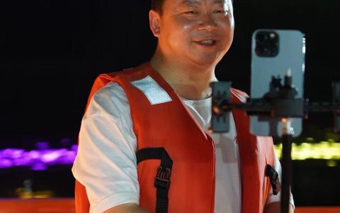 卤鹅哥将前往美国见“甲亢哥”，正在办签证、学英语