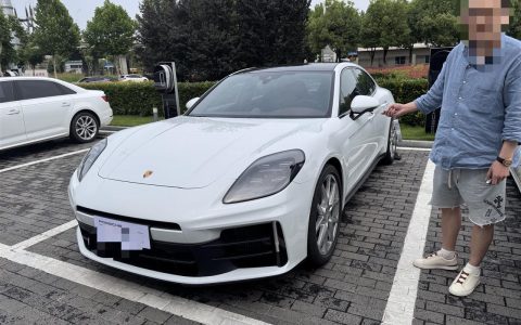 刚买1个多小时的保时捷百万新车要拆修，“铁杆”用户直言很失望