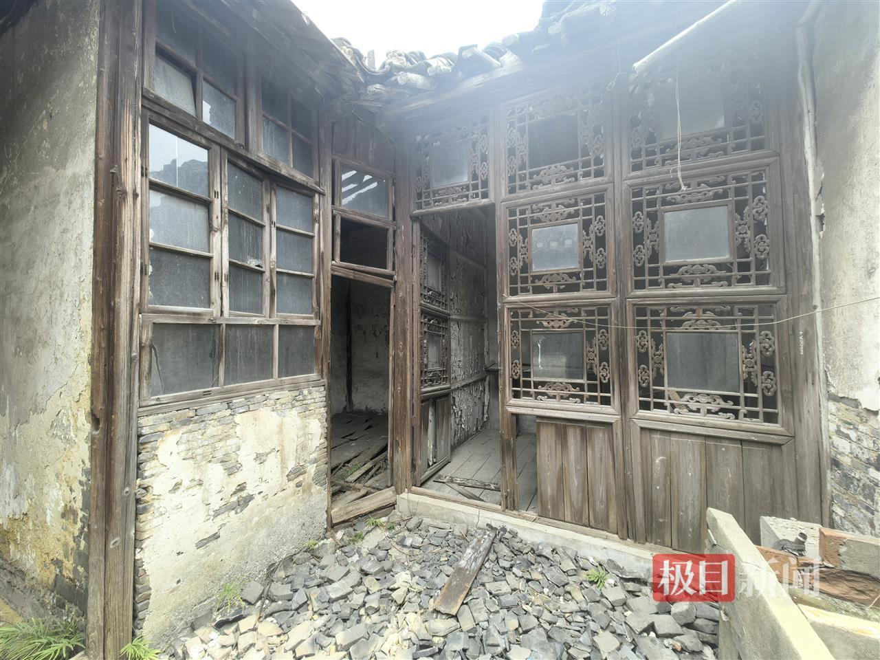 探访618元起拍的扬州清代合院：邻居称多年前院里住着一名近百岁老太，老人离世后房子荒废