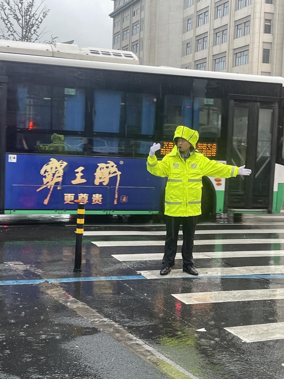 端午节将迎大暴雨、降温！武汉交警发布紧急出行提醒