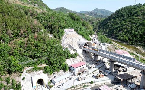 一日贯通两座隧道 西十高铁有望明年开通 武汉至西安3小时可达