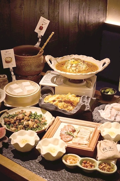 这家创意菜餐厅日均接待百余位食客 武汉年轻人变得爱吃“土”