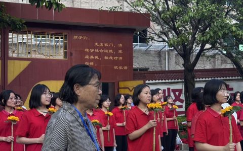 华坪女高第十五次送考：全校师生举着向日葵寓意一举夺魁，张桂梅称活着就会送考