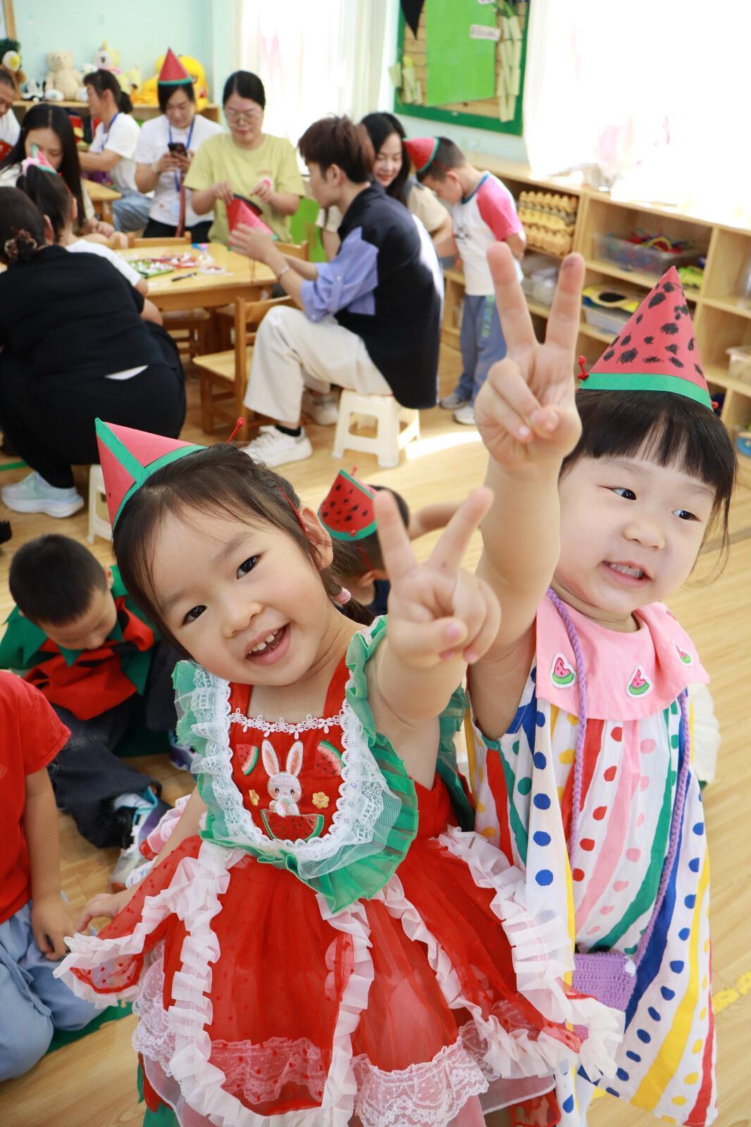 西瓜撞上端午节！武汉萌娃变身“小瓜农”，幼儿园里玩转“甜蜜派对”