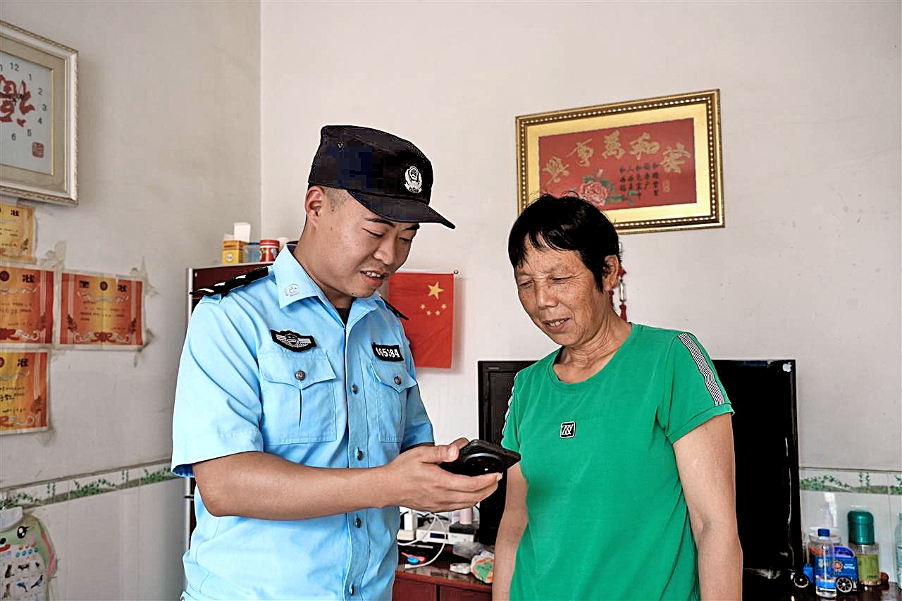 9名民警筑起6万余人“数字堤坝”