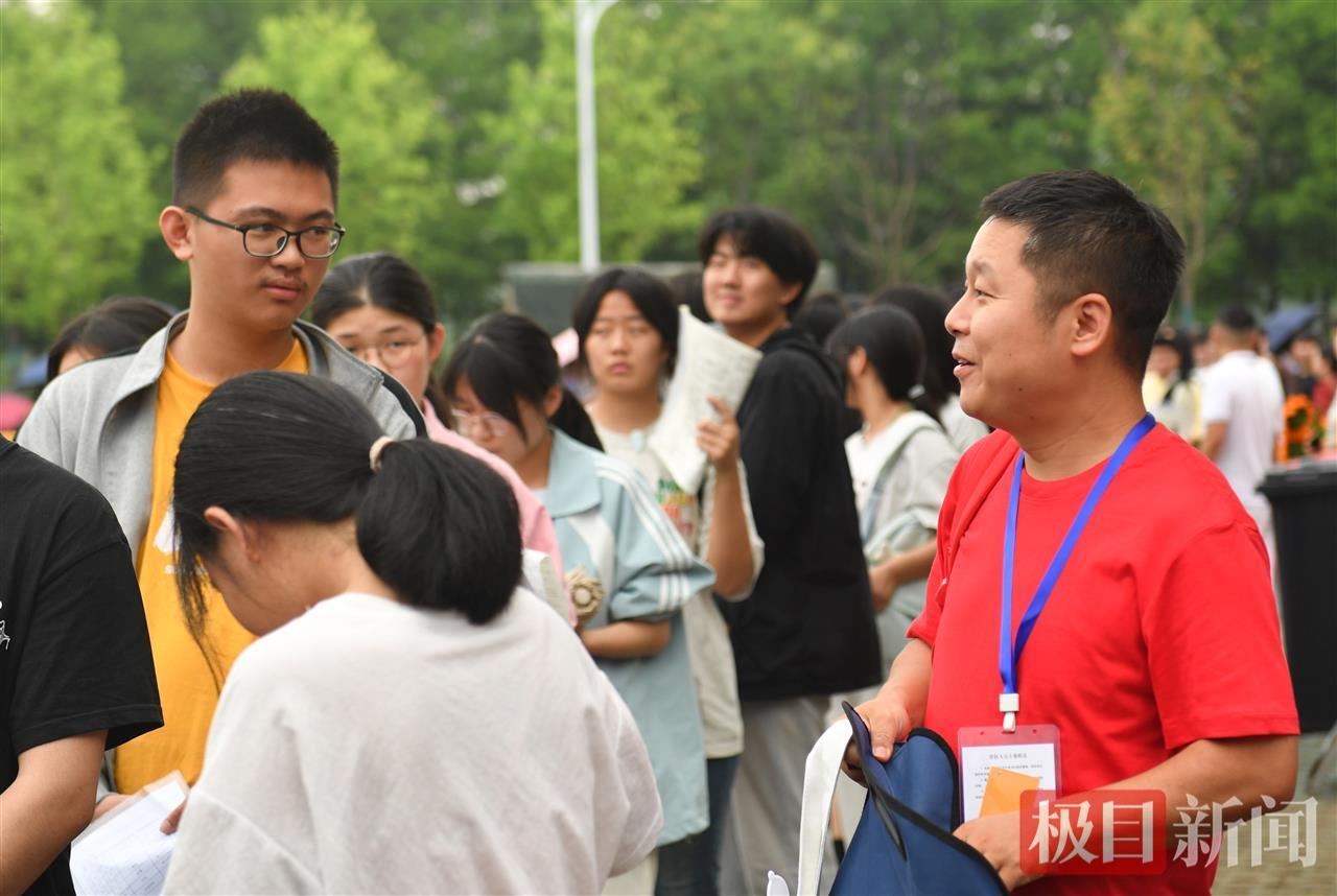 湖北黄冈：62097名学生参加高考