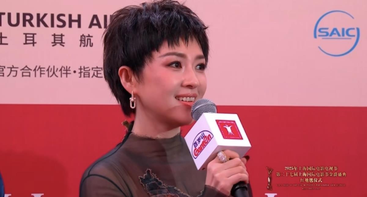 上影节开幕,63岁刘德华被评像“白马王子”,杨幂说“感谢让我站在刘德华旁边”,25岁吴磊走了3趟红毯