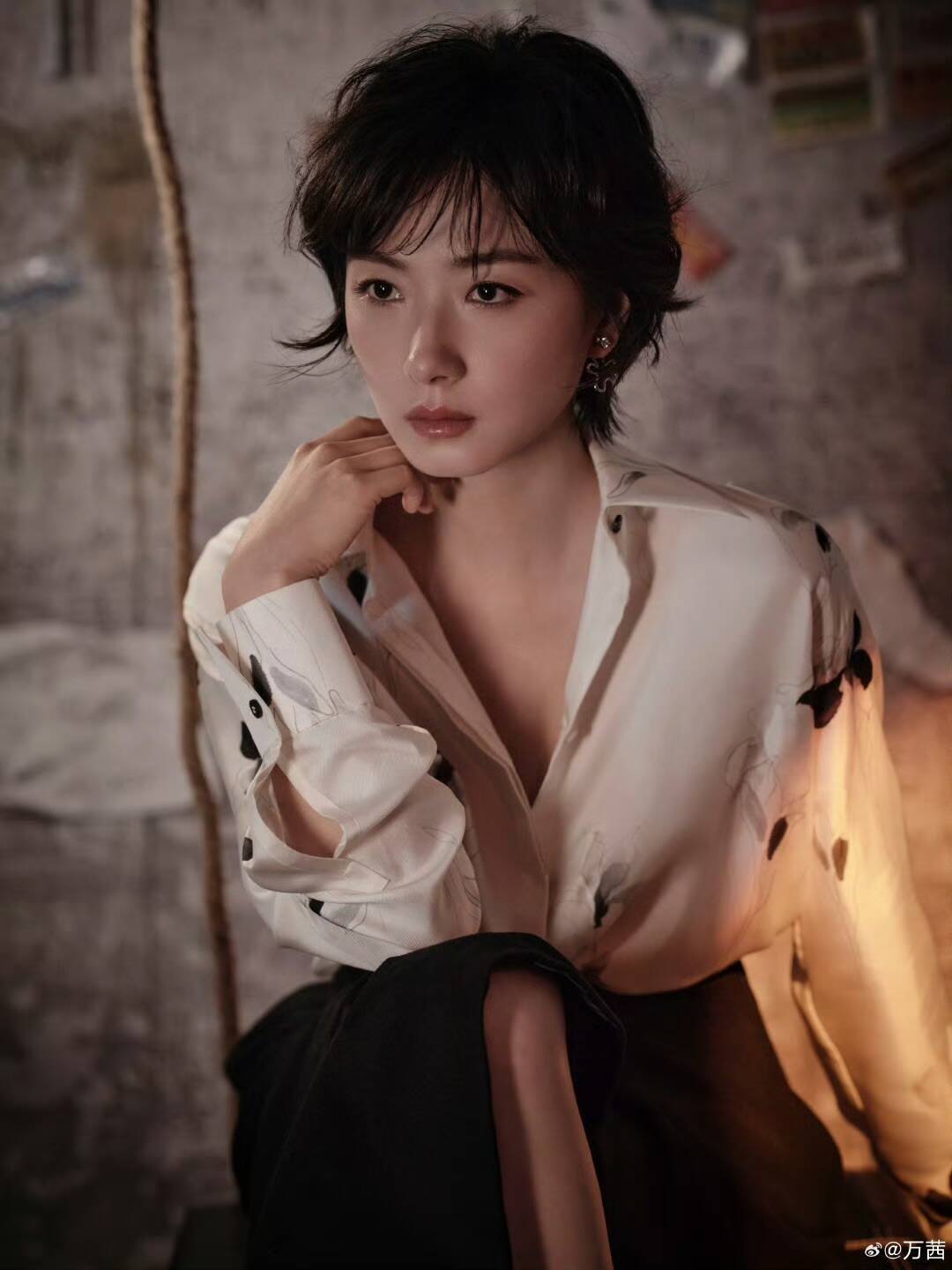 上海电影节刚刚颁奖，中国女演员万茜拿下“影后”！雷佳音盛赞这位师姐：她在我心里就是影后！