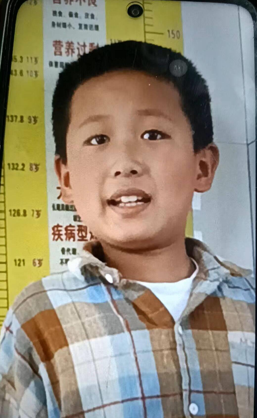 山东滕州一10岁男童儿童节前家门口走失，警方正全力搜寻