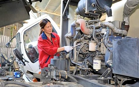 风雪无阻抢修环卫设备 “环卫车保姆” 坚守了20年