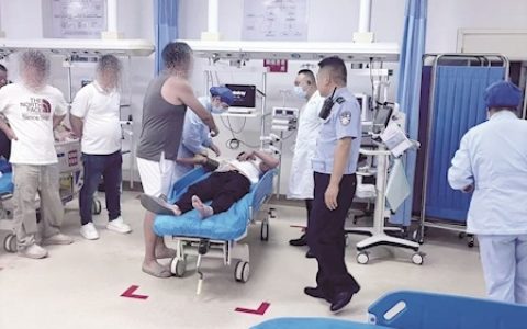 男子聚餐过敏突然晕厥 民警8分钟快速护送就医