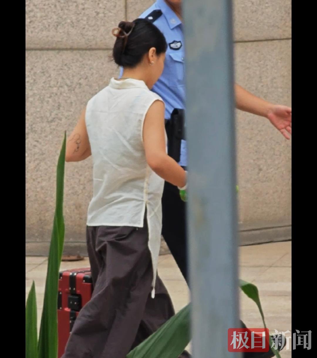 “错换人生28年案”历经7个半小时庭审结束，姚策遗孀称未当庭宣判