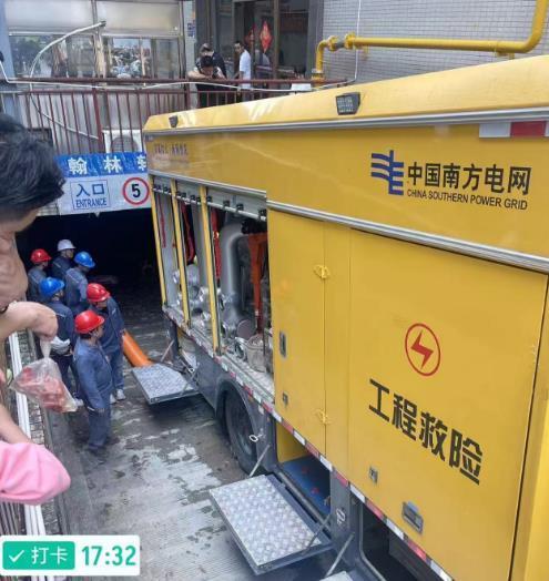 桂林暴雨有小区车库被淹，居民：积水曾没过车顶，家里两台车被泡