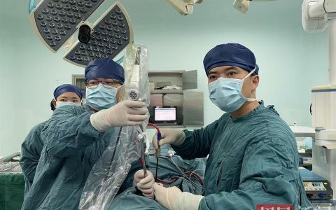 “三好男人”患肺腺癌，术后无痕！医生提醒：这类肺癌不吸烟也易得