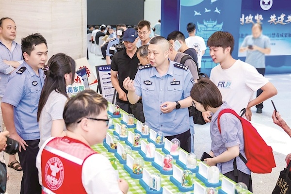 “这个展，我一定要带孩子来！” 湖北禁毒成果展迎首批参观者