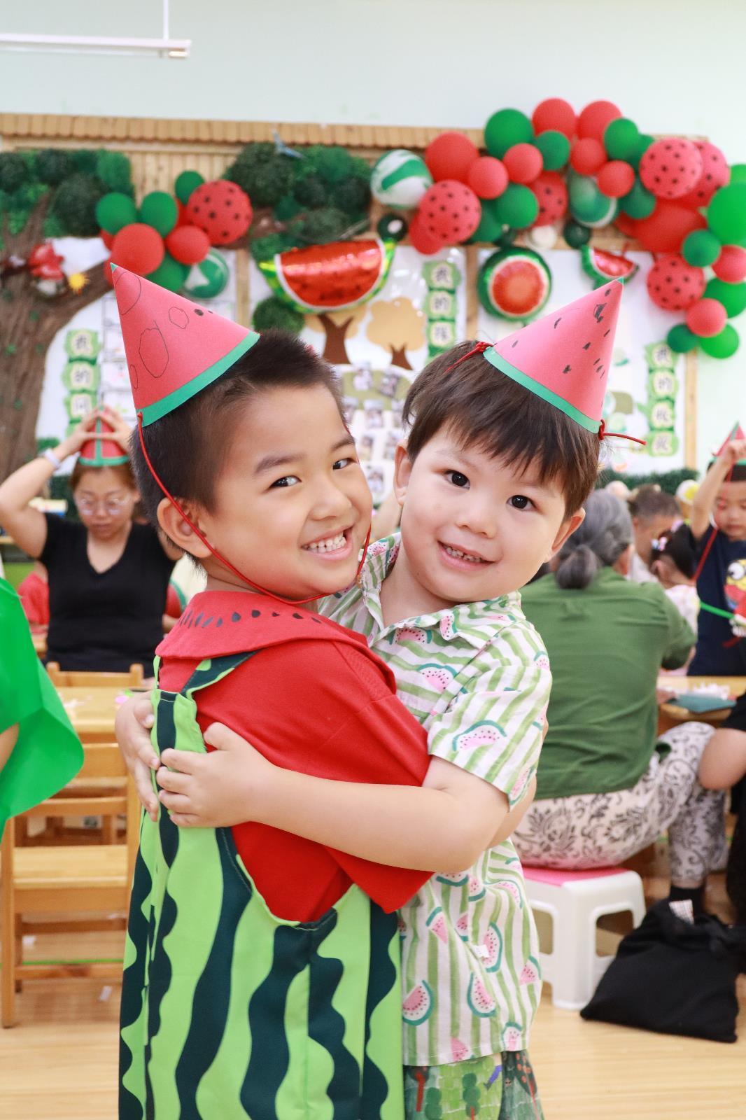 西瓜撞上端午节！武汉萌娃变身“小瓜农”，幼儿园里玩转“甜蜜派对”