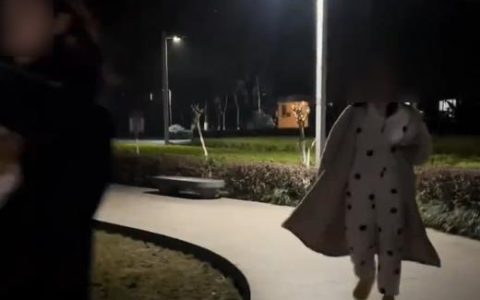 重庆一女子打伤男子被立案，男子：我问她遛狗为何不牵绳，她打我耳光