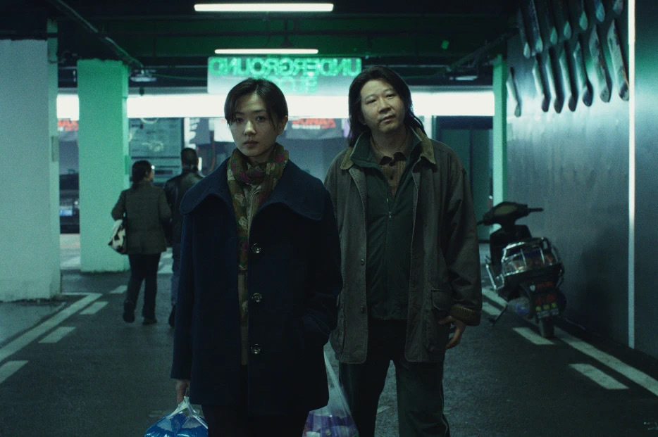 上海电影节刚刚颁奖，中国女演员万茜拿下“影后”！雷佳音盛赞这位师姐：她在我心里就是影后！