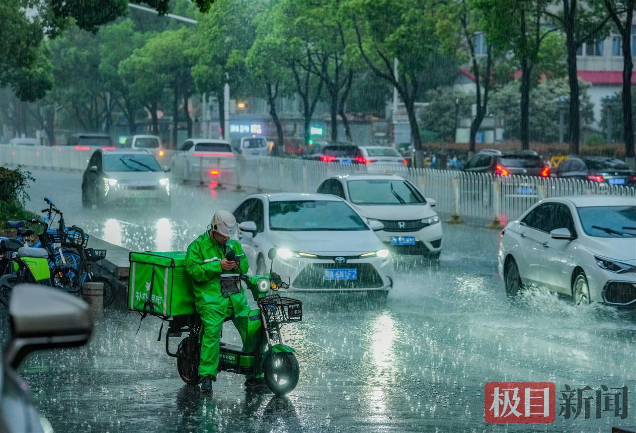 暴雨预警升级，武汉积极应对