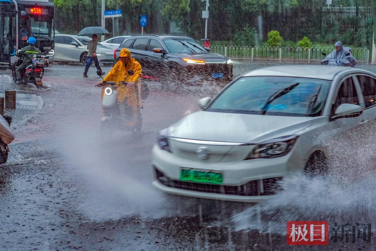暴雨预警升级，武汉积极应对