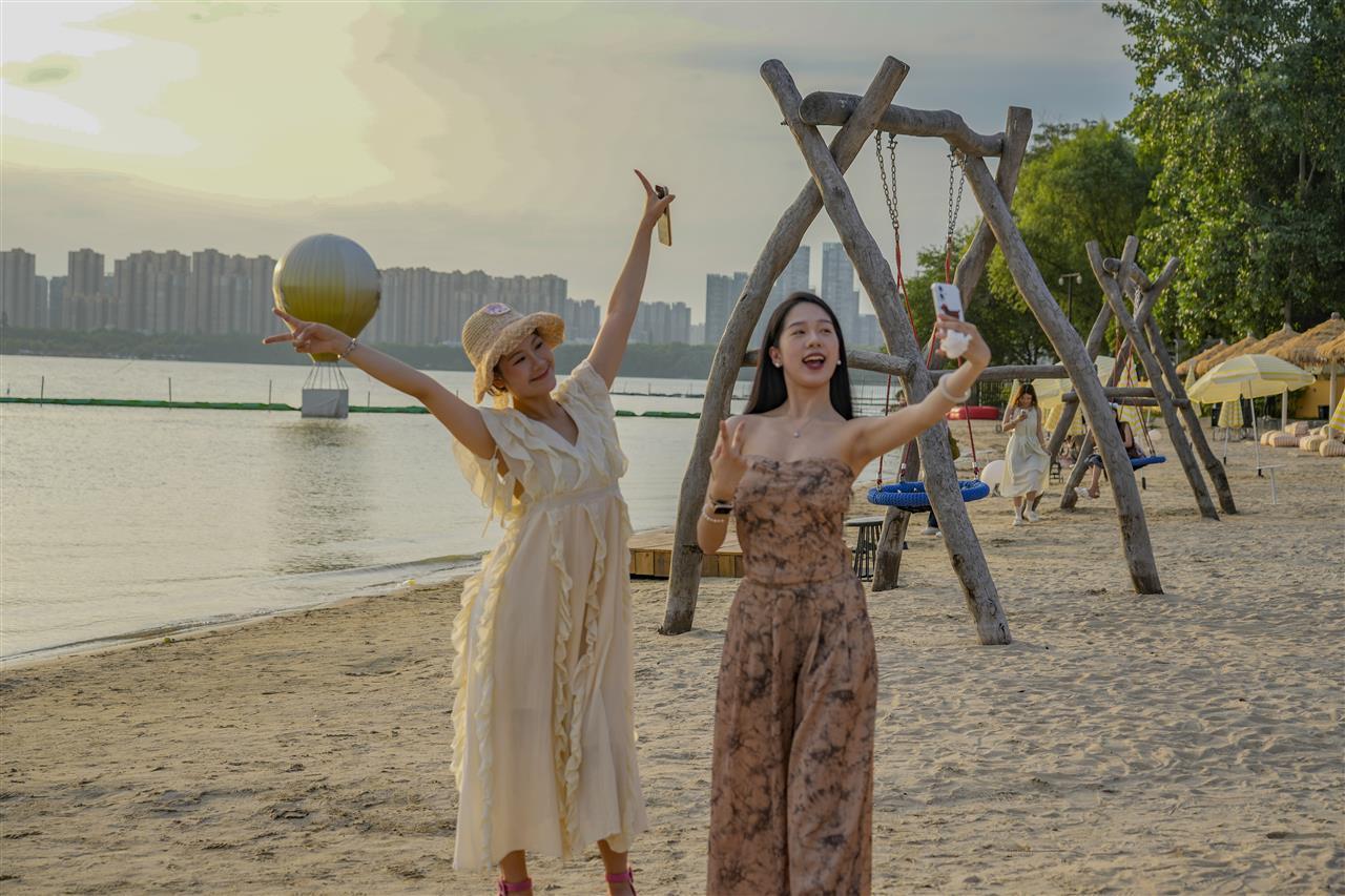 武汉毕业生的专属浪漫，东湖落日音乐节点亮夏天