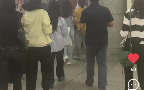 沈阳一地铁站内有烟尘冒出人员捂鼻撤离？地铁公司：风机开启致隧道灰尘飘散至站内