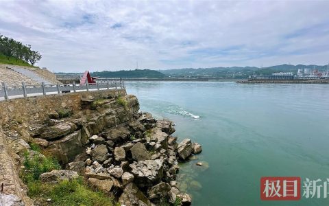 常有游客在此涉险打卡，宜昌“小青岛”无奈围上铁丝网