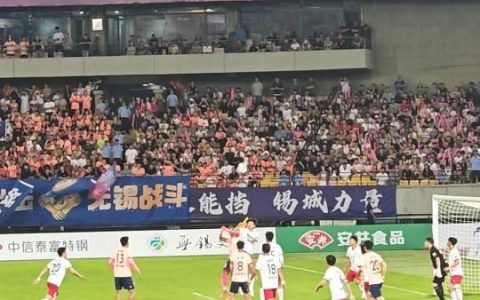 谁输谁是十三妹！苏超无锡VS常州开赛，球迷热血沸腾