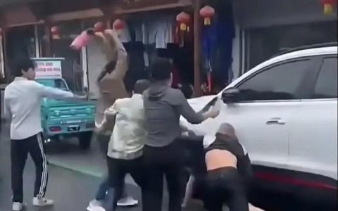 极目锐评|安徽泾县通报游客因停车被围殴，这事不光是文旅局的事