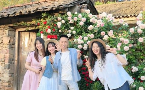 左眼失去光明 右眼看见花开 广水小伙废墟里种出四季花海