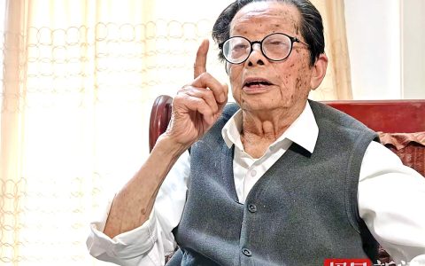 103岁的抗战老兵现在还会用日语说“缴枪不杀” 他身经百战，腿里至今还有弹片