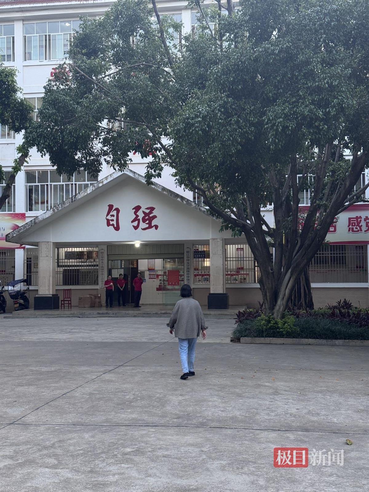 华坪女高第十五次送考：全校师生举着向日葵寓意一举夺魁，张桂梅称活着就会送考