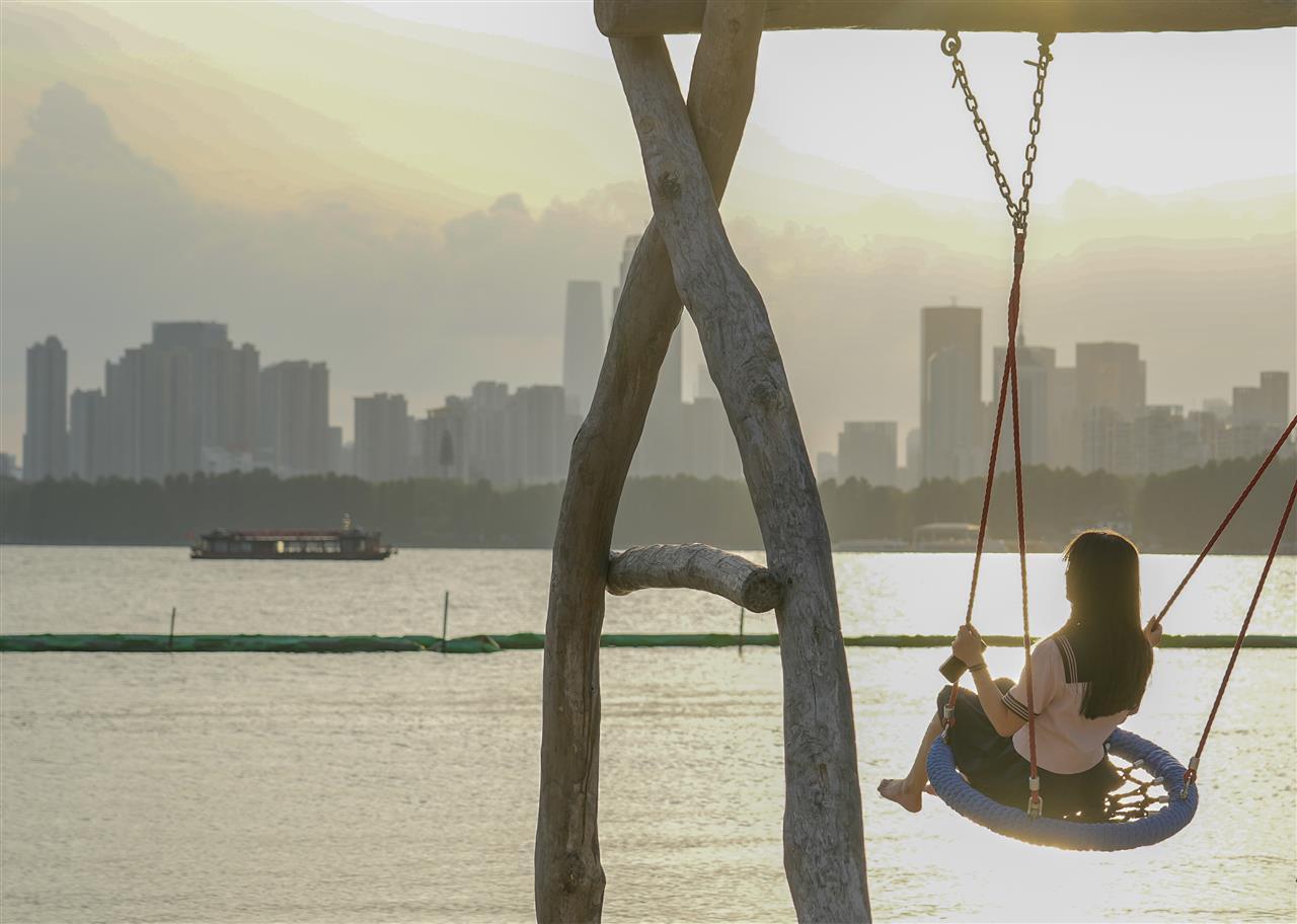 武汉毕业生的专属浪漫，东湖落日音乐节点亮夏天