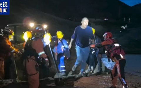 甘肃靖远光伏项目工人被山洪冲走失联，目击者讲述被冲走瞬间