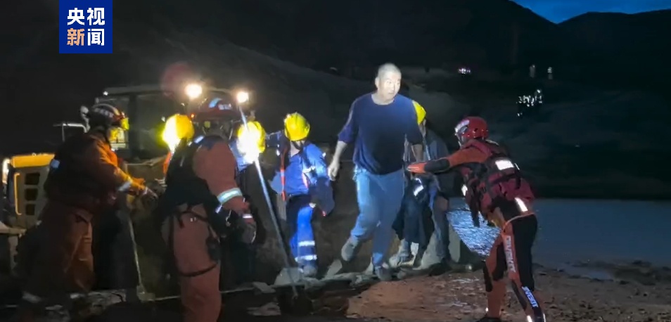 甘肃靖远光伏项目工人被山洪冲走失联，目击者讲述被冲走瞬间