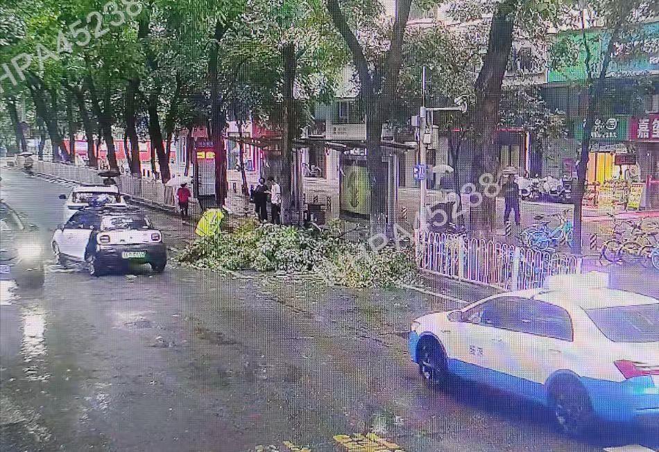 以雨为令！武汉交警全员动员疏堵保畅、应急救援