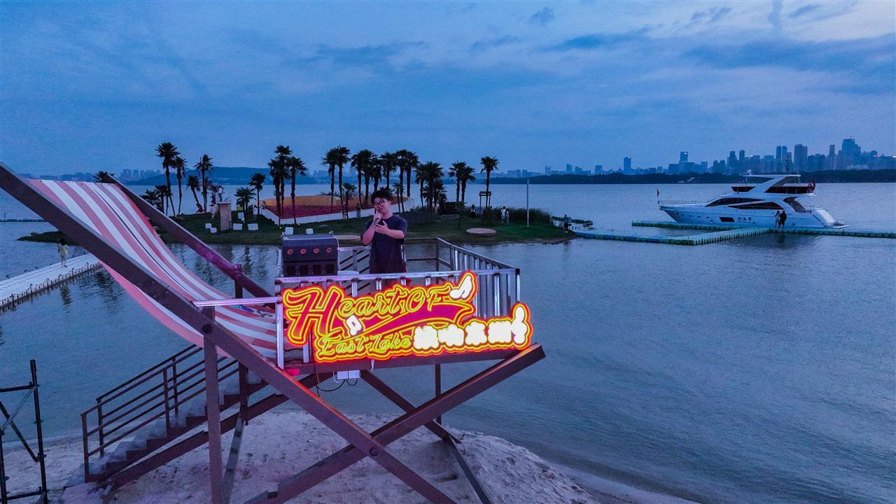武汉毕业生的专属浪漫，东湖落日音乐节点亮夏天