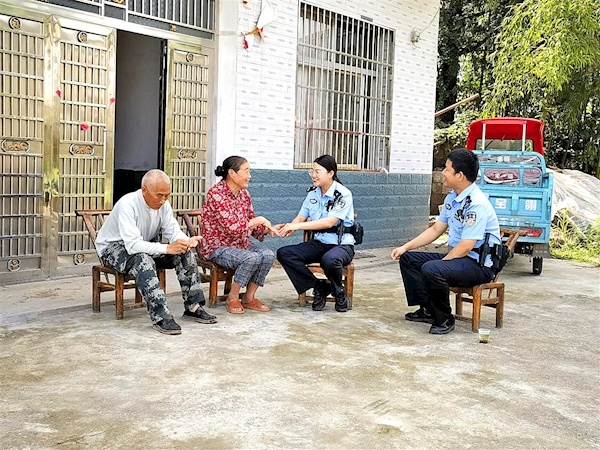 警民连心鱼水情深