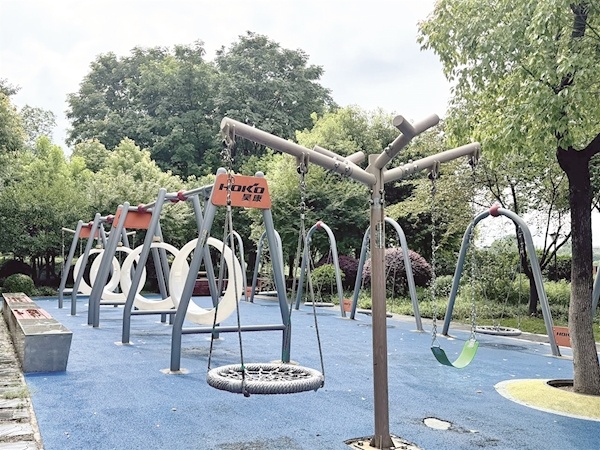 武汉杨春湖公园 20个秋千陪你荡回童年