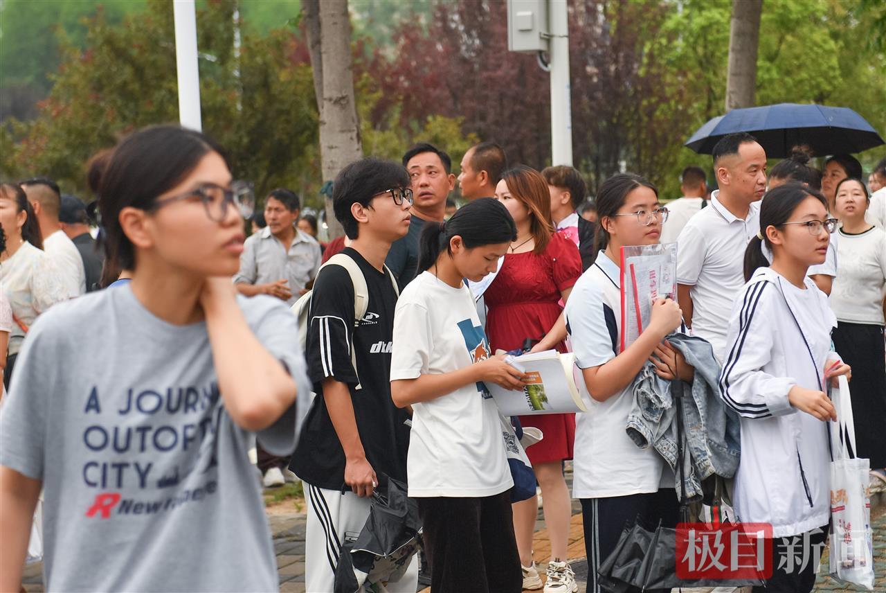 湖北黄冈：62097名学生参加高考