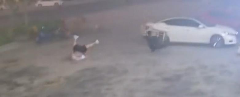 205斤山东小伙被大风吹倒，头部着地滚翻，当事人：阵风持续约5分钟，人没受伤